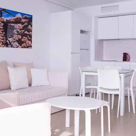 Llobet Apartahotel