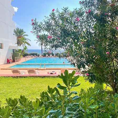 Llobet Apartahotel